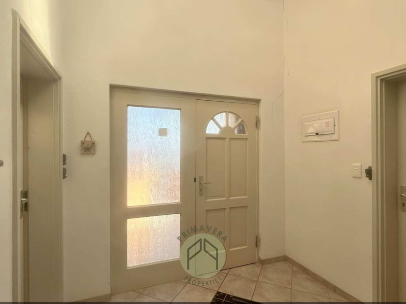 6 Bedroom Double-Storey House WITH TWO FLATS For Sale in Hage Heights, Swakopmund - Photo 9