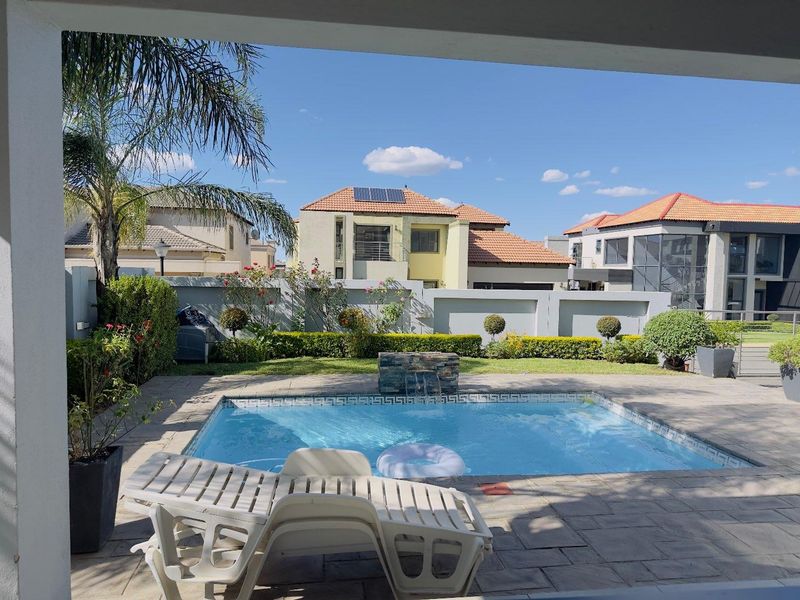 4 Luxurious Bedroom House for Sale in Blue Valley Golf Estate - Photo 3