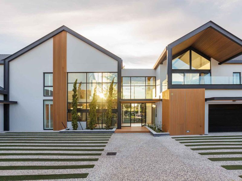 A Signature Seven-bedroom Family Home with Exceptional Craftsmanship on Val de Vie Estate - Photo 5