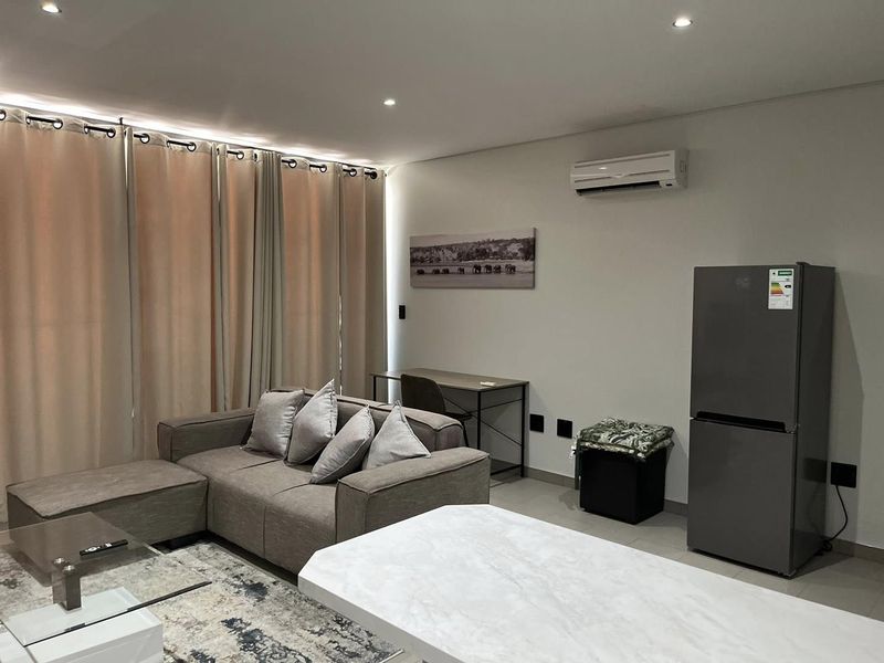 Stunning fully furnished One bedroom apartment in Klein Windhoek- with a beautiful view - Photo 8