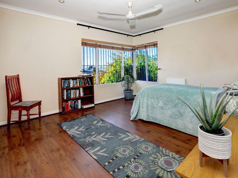 Townhouse, ideal for dual living, in popular security estate bordering golf course - Photo 10