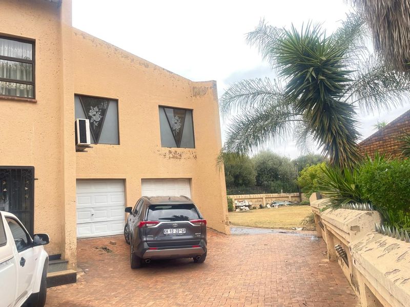 Spacious Three-Bedroom Family Home with Flatlet and Excellent Amenities - Photo 4
