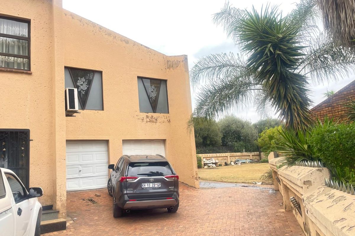 Spacious Three-Bedroom Family Home with Flatlet and Excellent Amenities - Photo 4