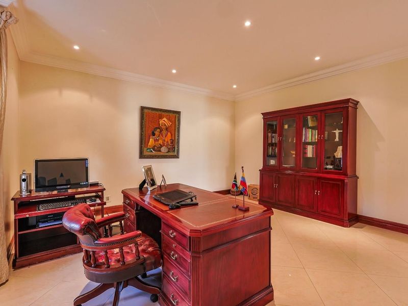 ACHITECTURAL ELEGANCE MEETS FAMILY COMFORT IN WATERKLOOF RIDGE - Photo 10