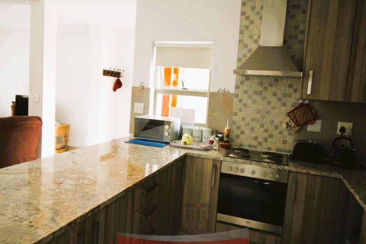 Townhouse FOR SALE - Photo 2