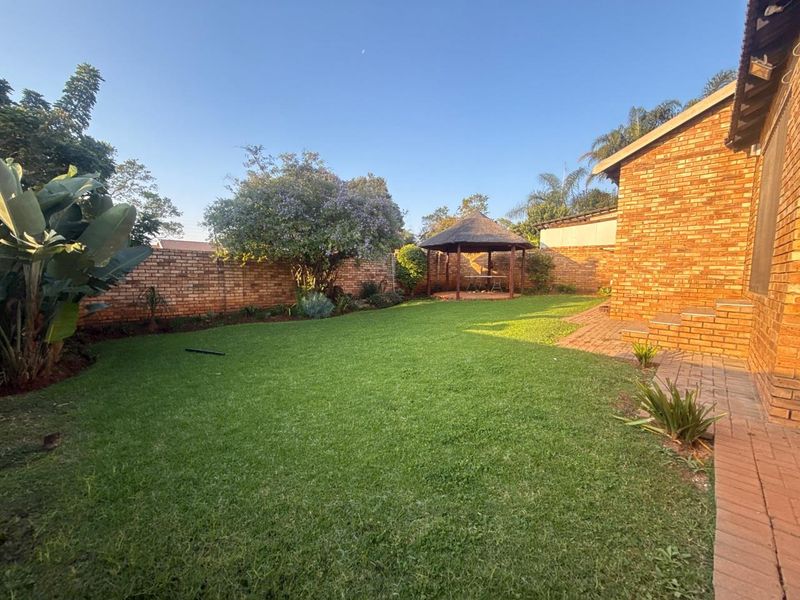 Immaculate 2-Bedroom Simplex – Move-In Ready! - Photo 3