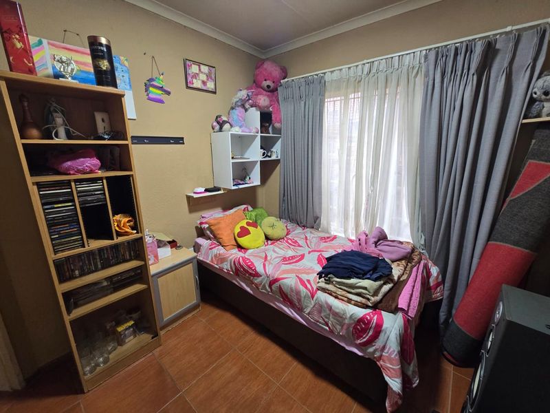 Functional Two-Bedroom Complex Unit with Garage in Kempton Park - Photo 6