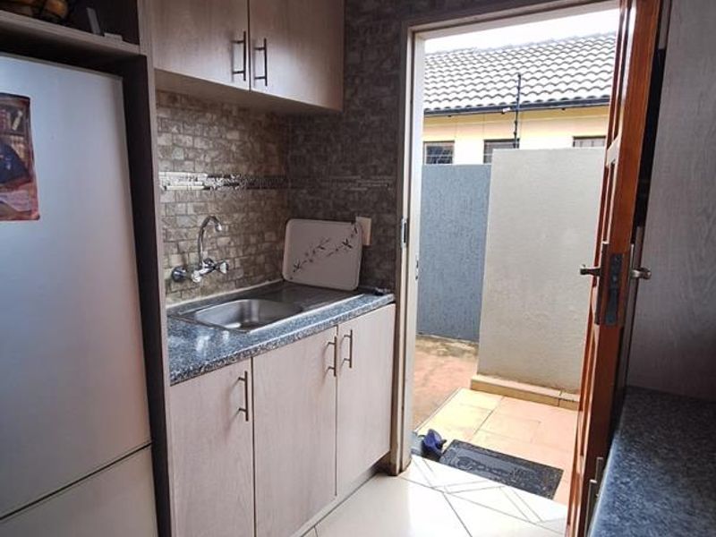 2 bedrooms house to rent in Soshanguve VV - Photo 3
