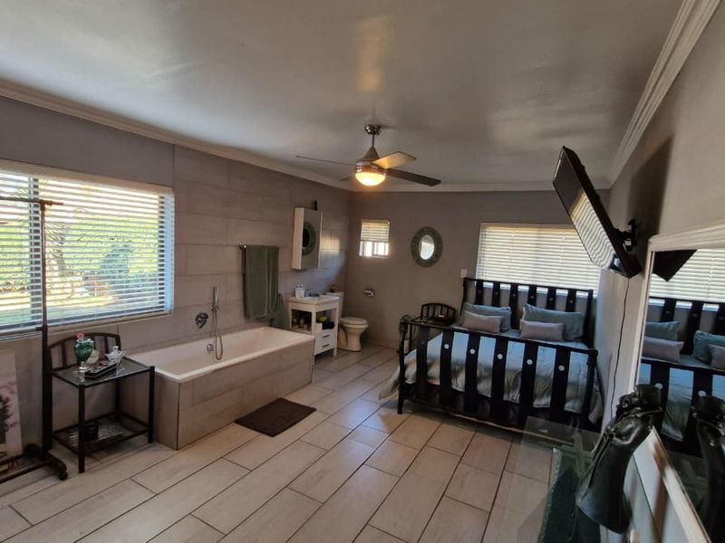 THE ULTIMATE MEYERSDAL RETREAT: SPACE, SECURITY, AND EVERY BEDROOM WITH A VIEW - Photo 7