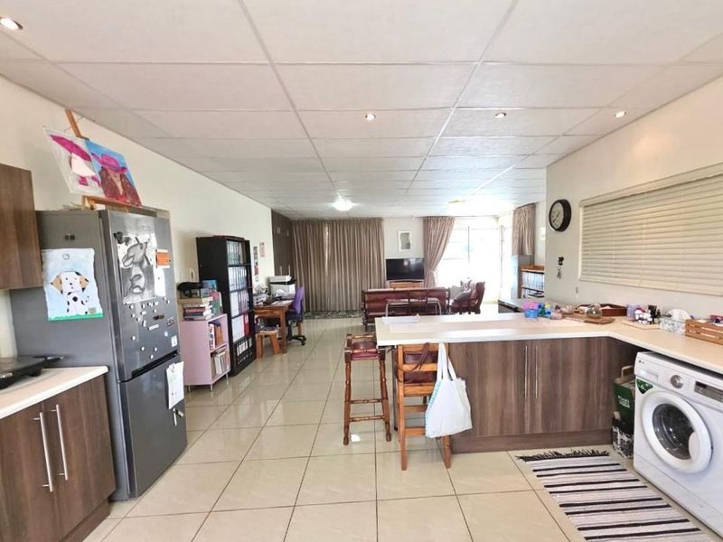 2 Bedroom Apartment For Sale - Photo 4