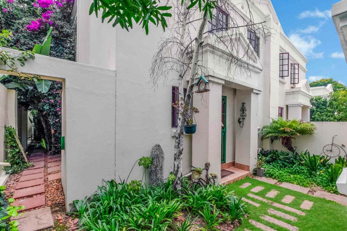 A DUPLEX SANCTUARY IN THE TREETOPS — LIVING IN LOVELY LONEHILL WILL LEAVE YOU IN ABSOLOUTE AWE - Photo 5