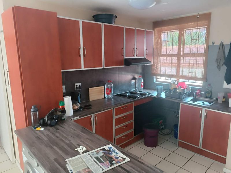 Lovely 1st-Floor Apartment in Secure Randburg Development - Photo 6