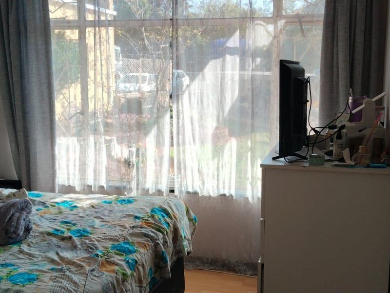Comfortable family Home with Guest Flatlet & Garden Oasis - Photo 8
