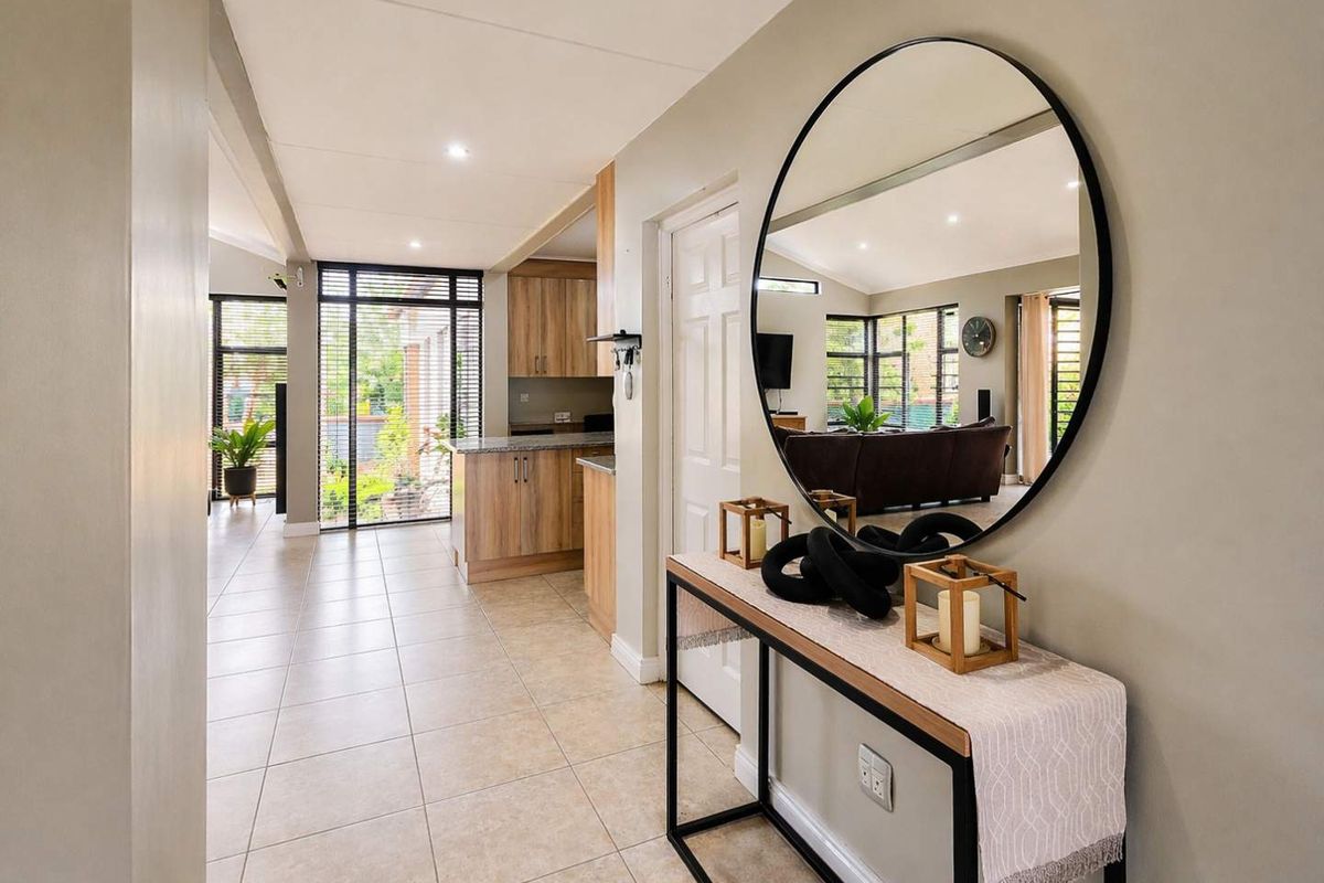 Modern 4-Bedroom Family Home in Prestigious Wild Olive Estate - Photo 5