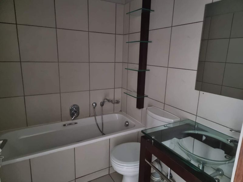 2 Bedroom 2 bathrooms modern Apartment in beautiful Golf Estate for sale R780 000 - Photo 7