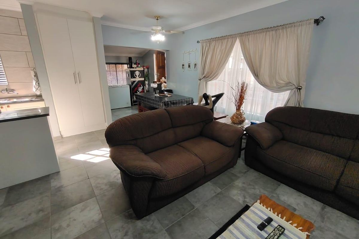 Stunning 2-Bedroom Home with Modern Upgrades - Photo 2