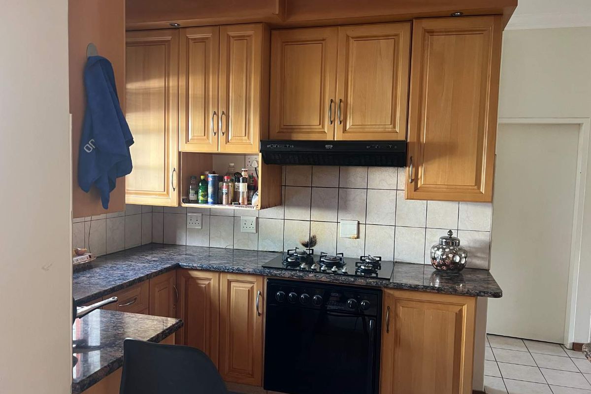 FOR RENT - FULLY FURNISHED FREE-STANDING HOME - Photo 5