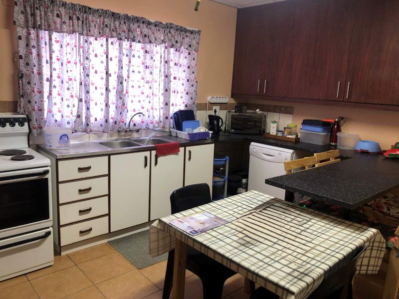 Renovaters dream with potential. - Photo 3