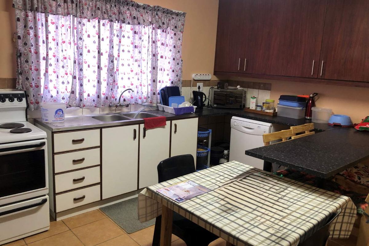 Renovaters dream with potential. - Photo 3