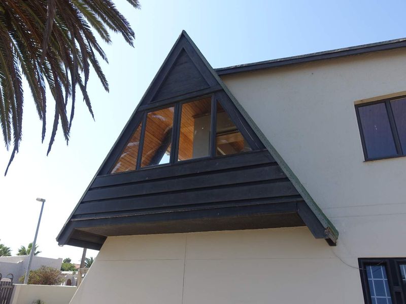 GERMAN STYLE HOUSE WITH FLAT & 4 GARAGES IN TOP LOCATION - Photo 4