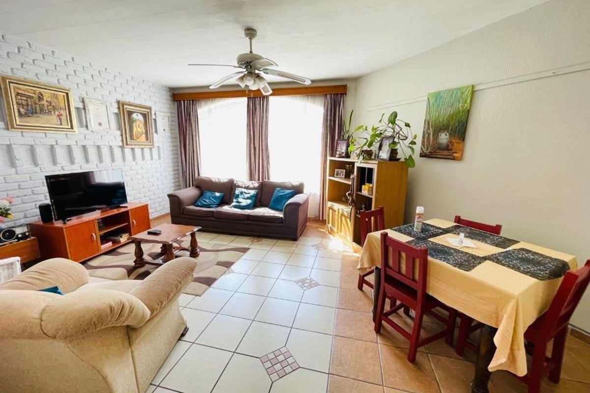 Ground-Floor Comfort in a Secure, Well-Located Complex - Photo 5