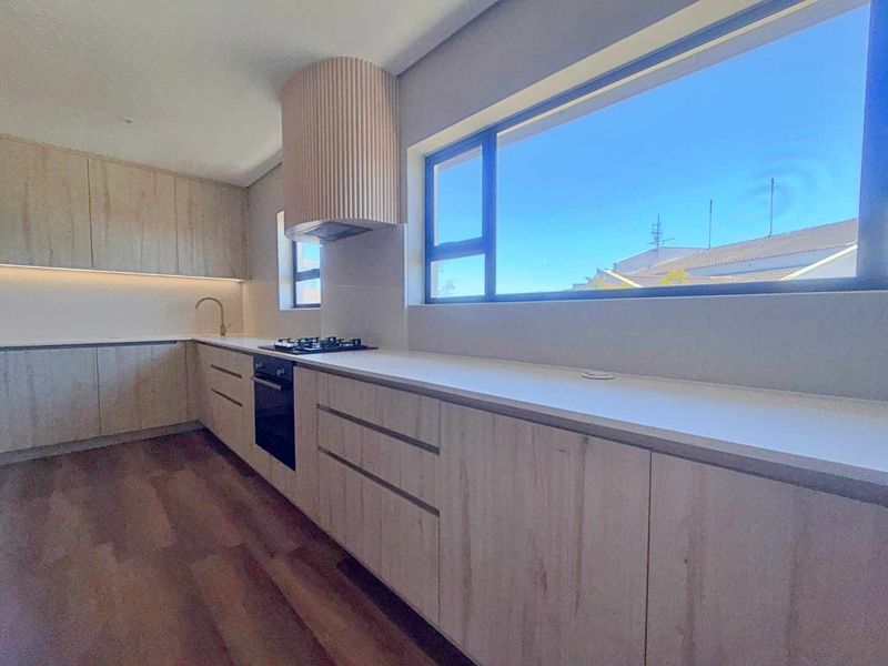 Exceptional New Build, Upper Country Club - Photo 8