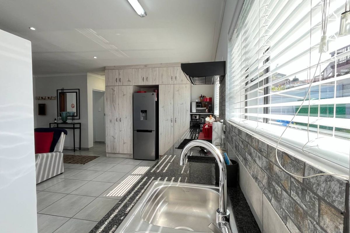 Experience Dual-Living Luxury with Spectacular Ocean Backdrop - Photo 5