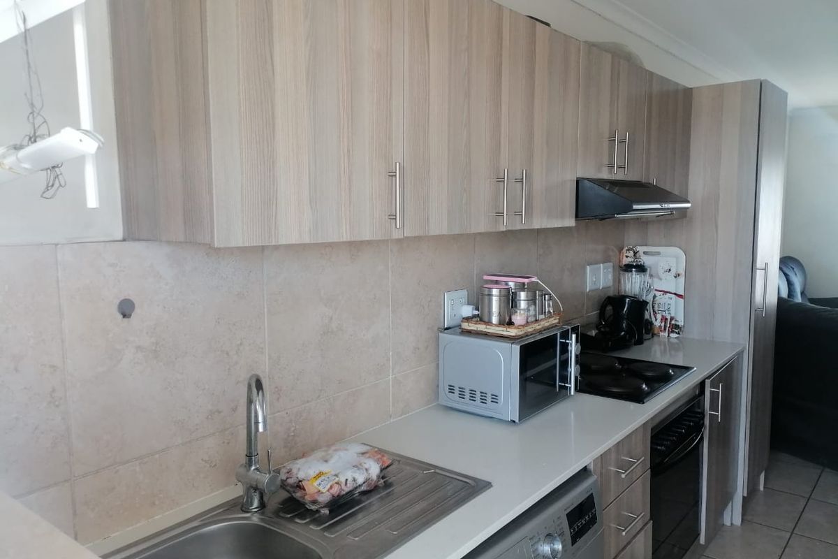 Modern 2 Bedroom Apartment - Photo 5