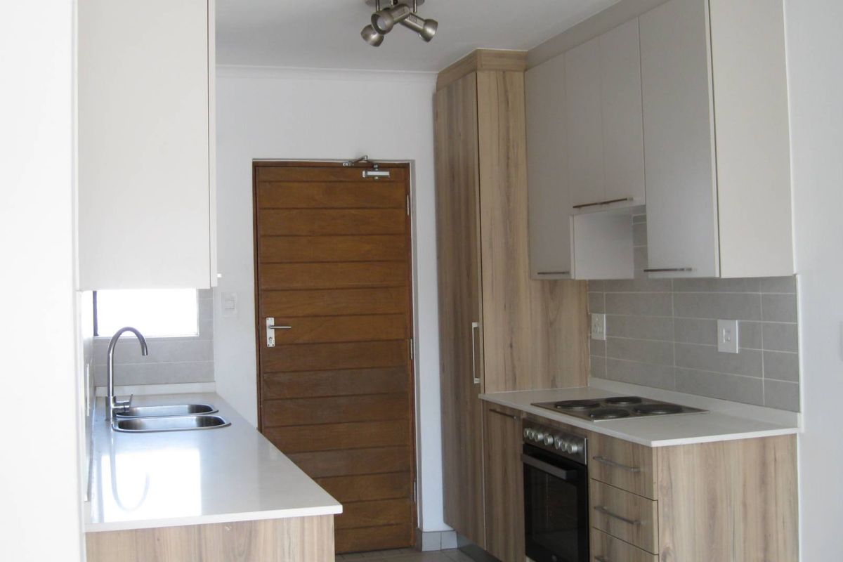 Stylish & Affordable Apartment in Irene – 2 Bedrooms and Great Amenities - Photo 2