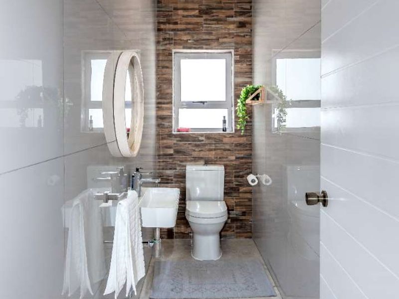 Perfect Three Bedroom Family Home in a Peaceful Coastal Neighbourhood - Photo 5