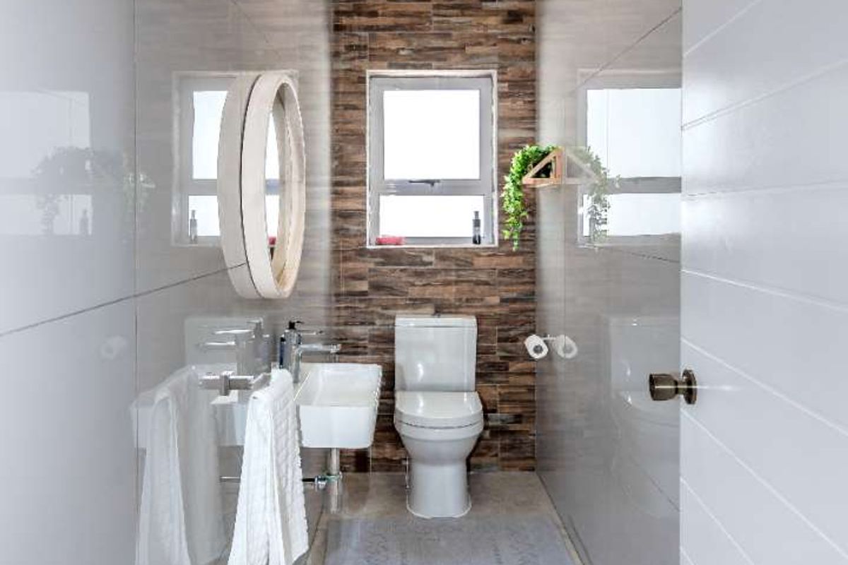 Perfect Three Bedroom Family Home in a Peaceful Coastal Neighbourhood - Photo 5