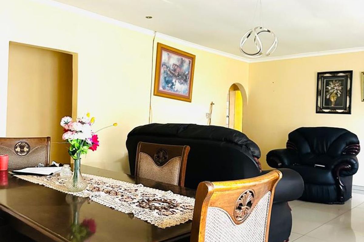 Spacious Ngwelezana Home: Five Bedrooms, Ready for Your Touch - Photo 5