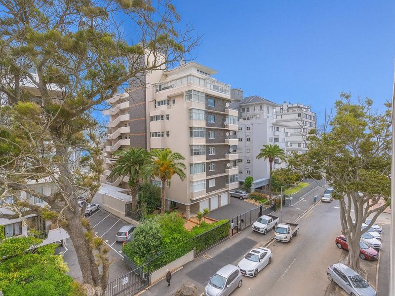 Art Deco one bedroom with Lions head view - Photo 5
