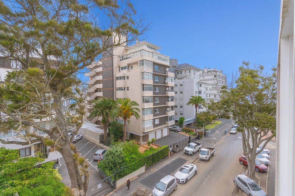 Art Deco one bedroom with Lions head view - Photo 5