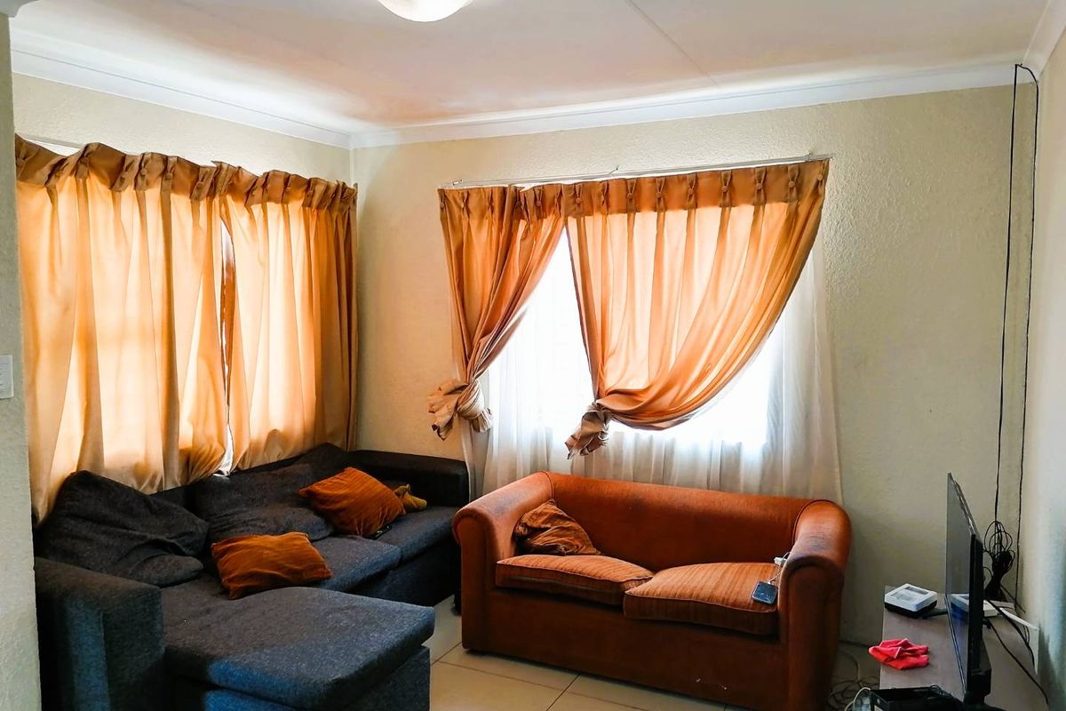 Beautiful three-bedroom home - Photo 5