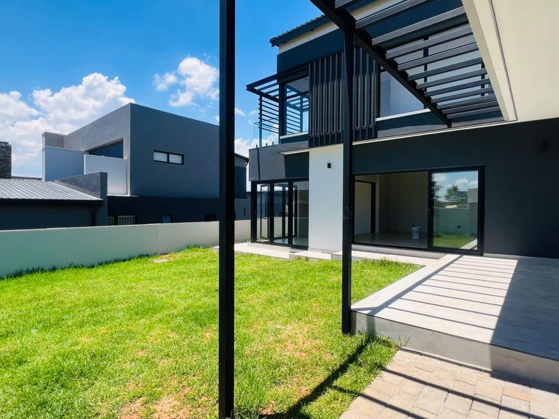 Newly Built- Ready to Move in - Family 3 bedroom home - Photo 4