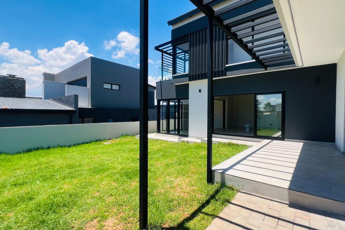 Newly Built- Ready to Move in - Family 3 bedroom home - Photo 4