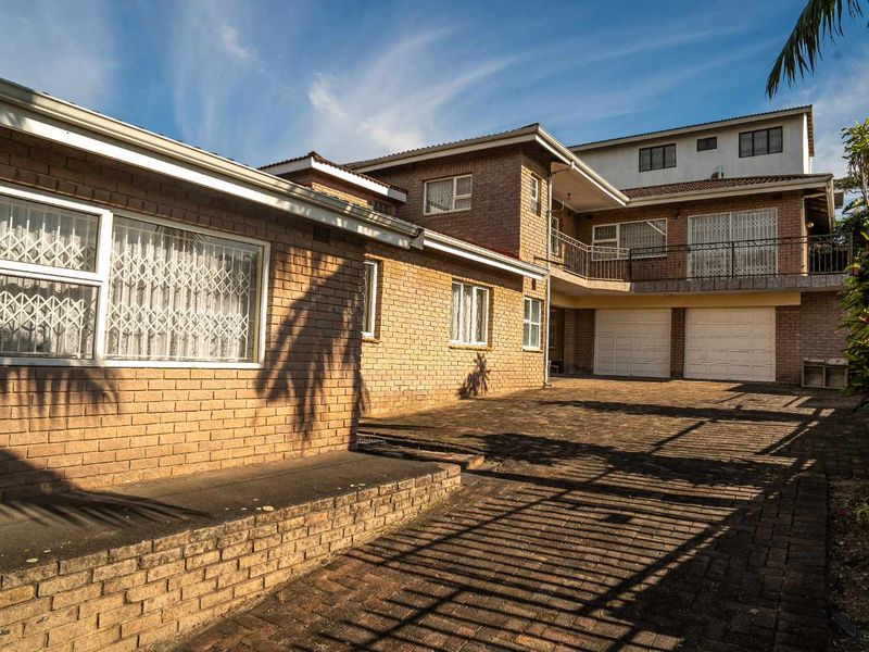 Spacious, Sea Views and Income Generating Family Home - Photo 8
