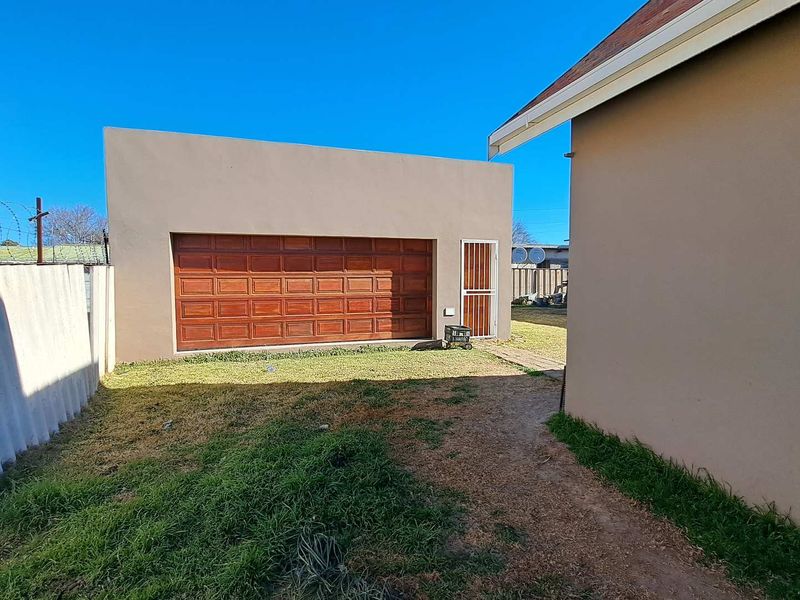 Prime Investment Near UFS: High-Yield Rental Potential! - Photo 2