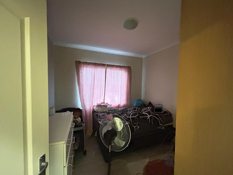 The perfect unit in the right place — this 3-bedroom unit offers comfortable living just minutes from The Grove - Photo 10