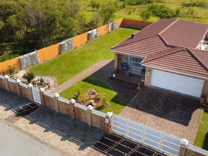 Immaculate Family Home with Expansive Garden - Photo 4