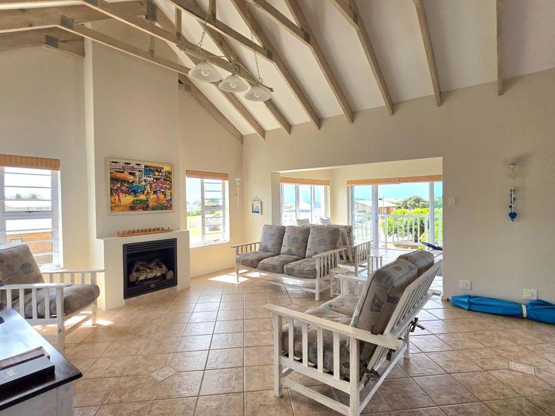 Luxurious Franskraal 3-Bedroom House: Entertainer's Dream with Modern Finishes and Sea Views. - Photo 7