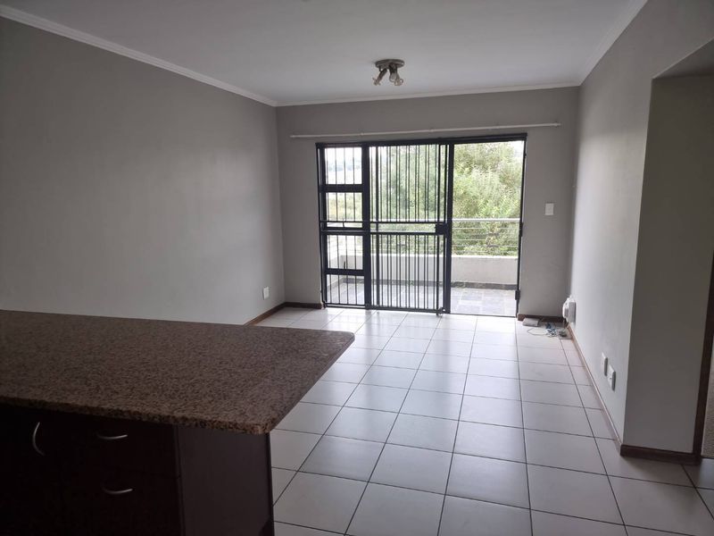 2 Bedroom 2 bathrooms modern Apartment in beautiful Golf Estate for sale R780 000 - Photo 10