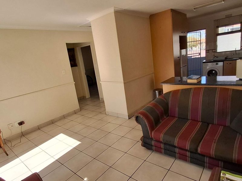 Glamorous 2 Bedroom Living - Photo 4