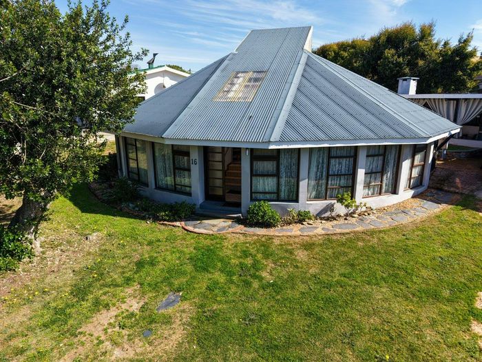 Property #2558243, House For Sale in Still Bay Central