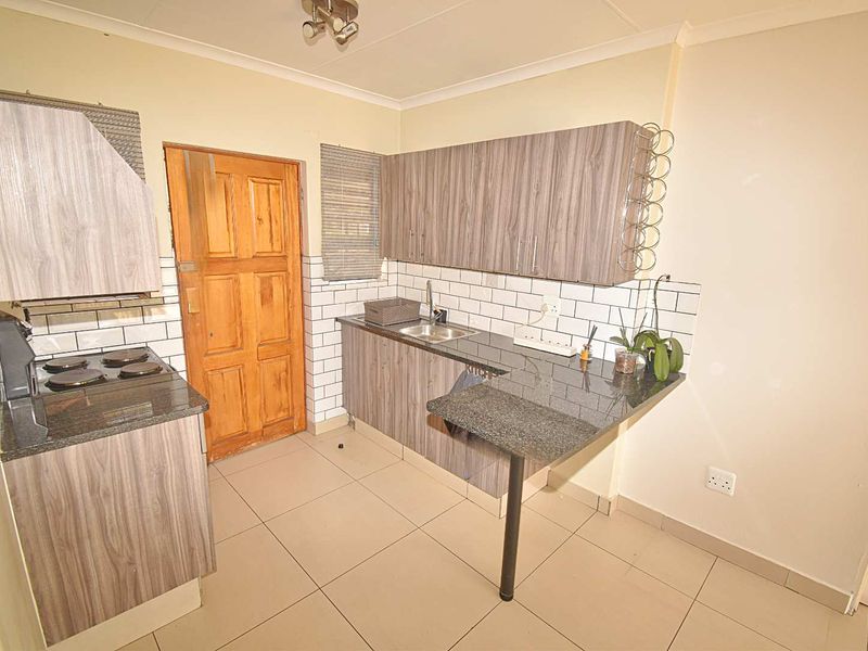 Pet-Friendly 3-Bedroom Simplex Townhouse - Photo 7