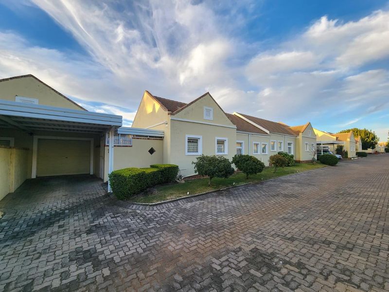 3 BEDROOM TOWNHOUSE FOR SALE IN A RETIREMENT VILLAGE ANNLIN PRETORIA - Photo 2
