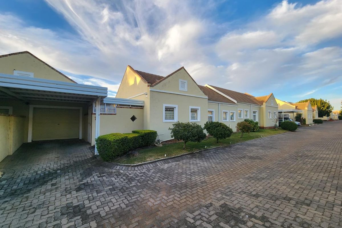 3 BEDROOM TOWNHOUSE FOR SALE IN A RETIREMENT VILLAGE ANNLIN PRETORIA - Photo 2