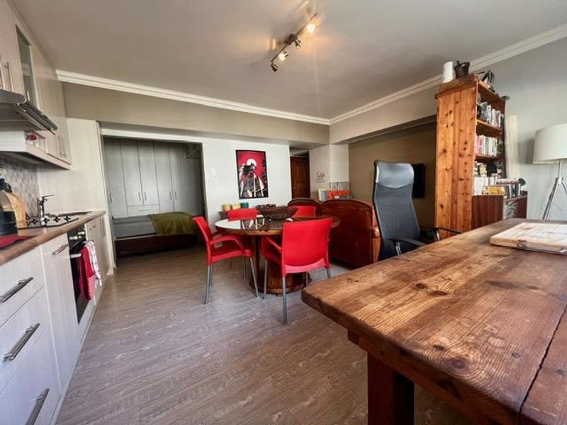 Airbnb friendly or Lock-up-and-Go Apartment with Garage - Photo 8