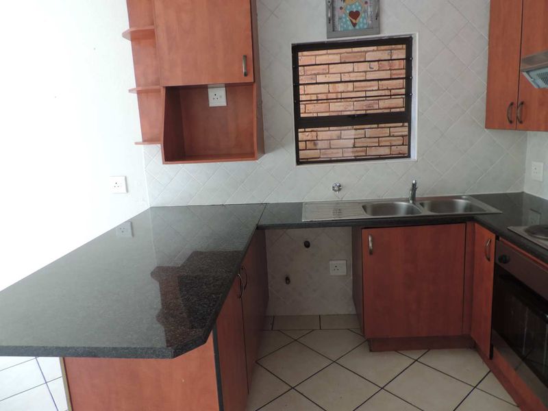 3 Bedroomed Pet friendly duplex for rent in Florentia - Photo 7